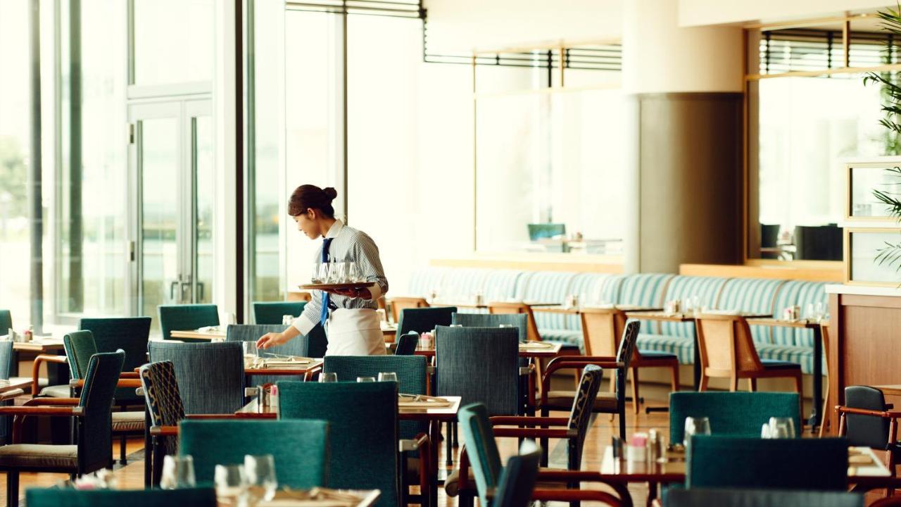 فندق إنتركونتيننتال يوكوهاما غراند يوكوهامَ المظهر الخارجي الصورة A restaurant in a hotel