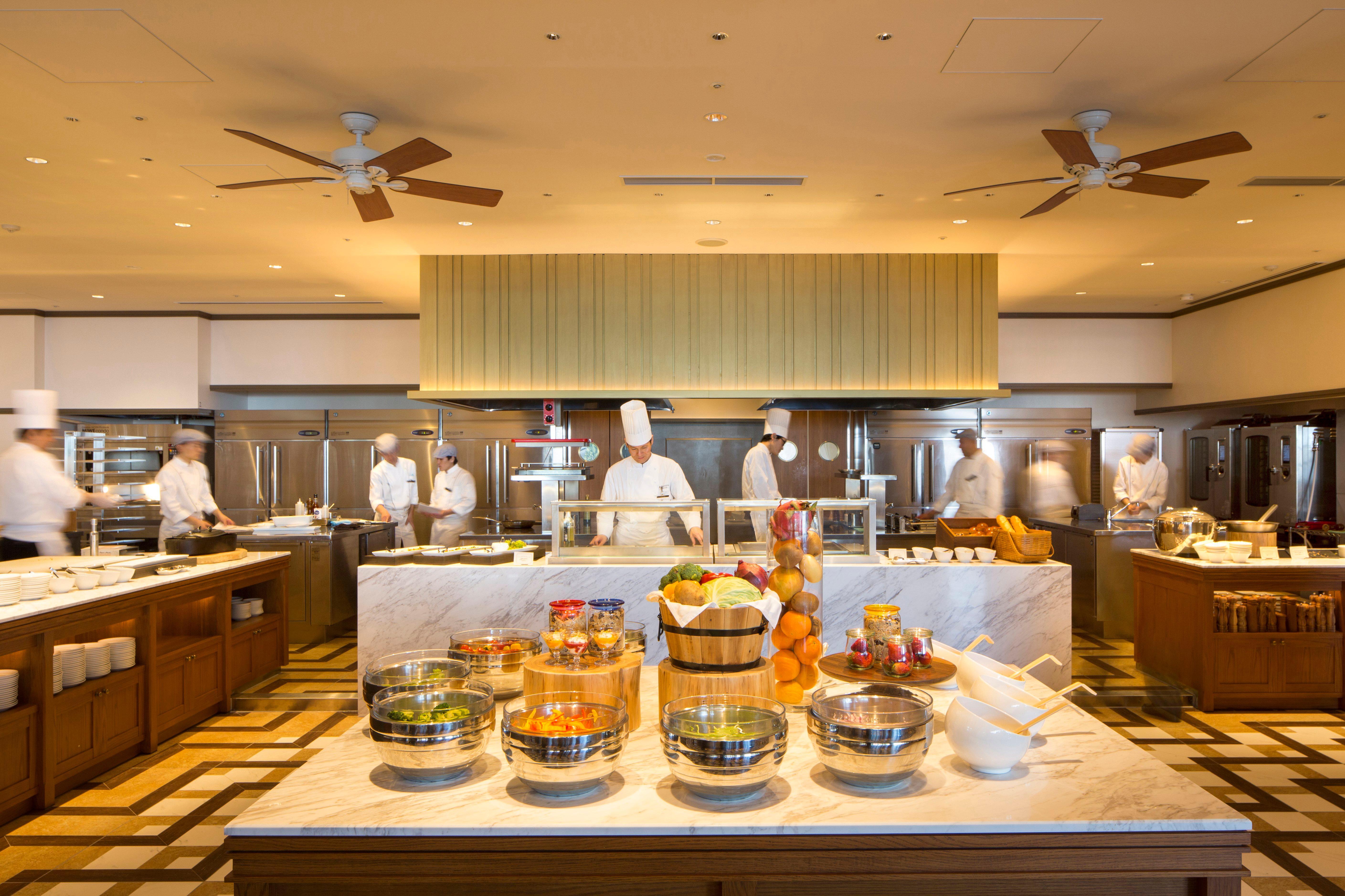 فندق إنتركونتيننتال يوكوهاما غراند يوكوهامَ المظهر الخارجي الصورة The open kitchen at the restaurant